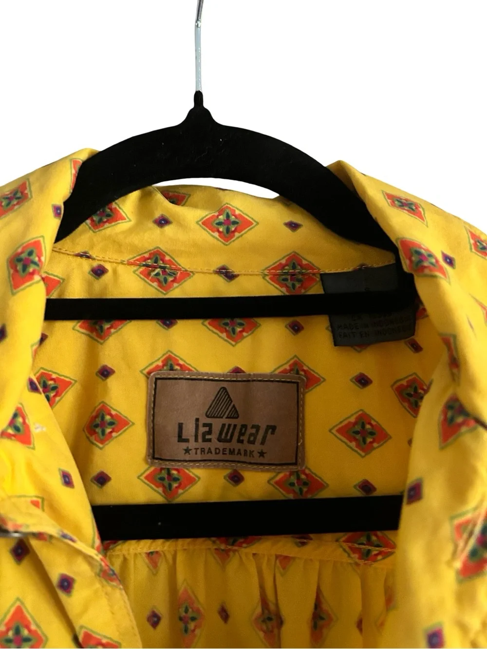 Vintage 90s Lizwear Yellow Geometric Print Rayon Button Down Shirt Size Small - Picture 10 of 11